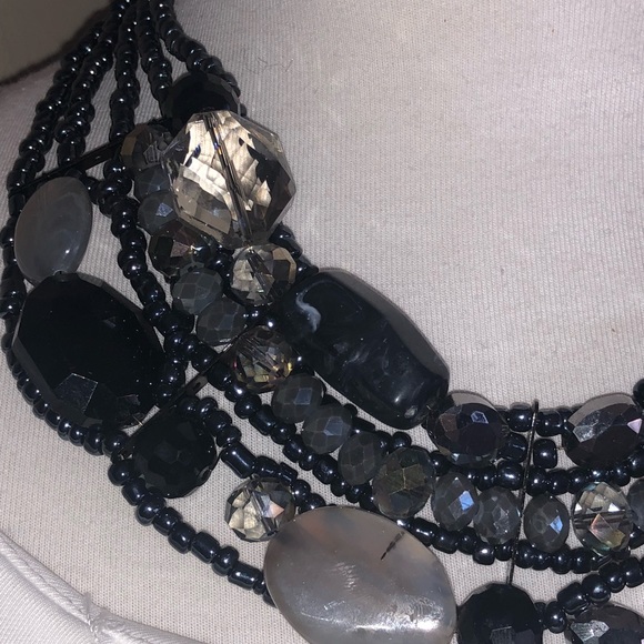 Beaded bib necklace - Picture 5 of 6